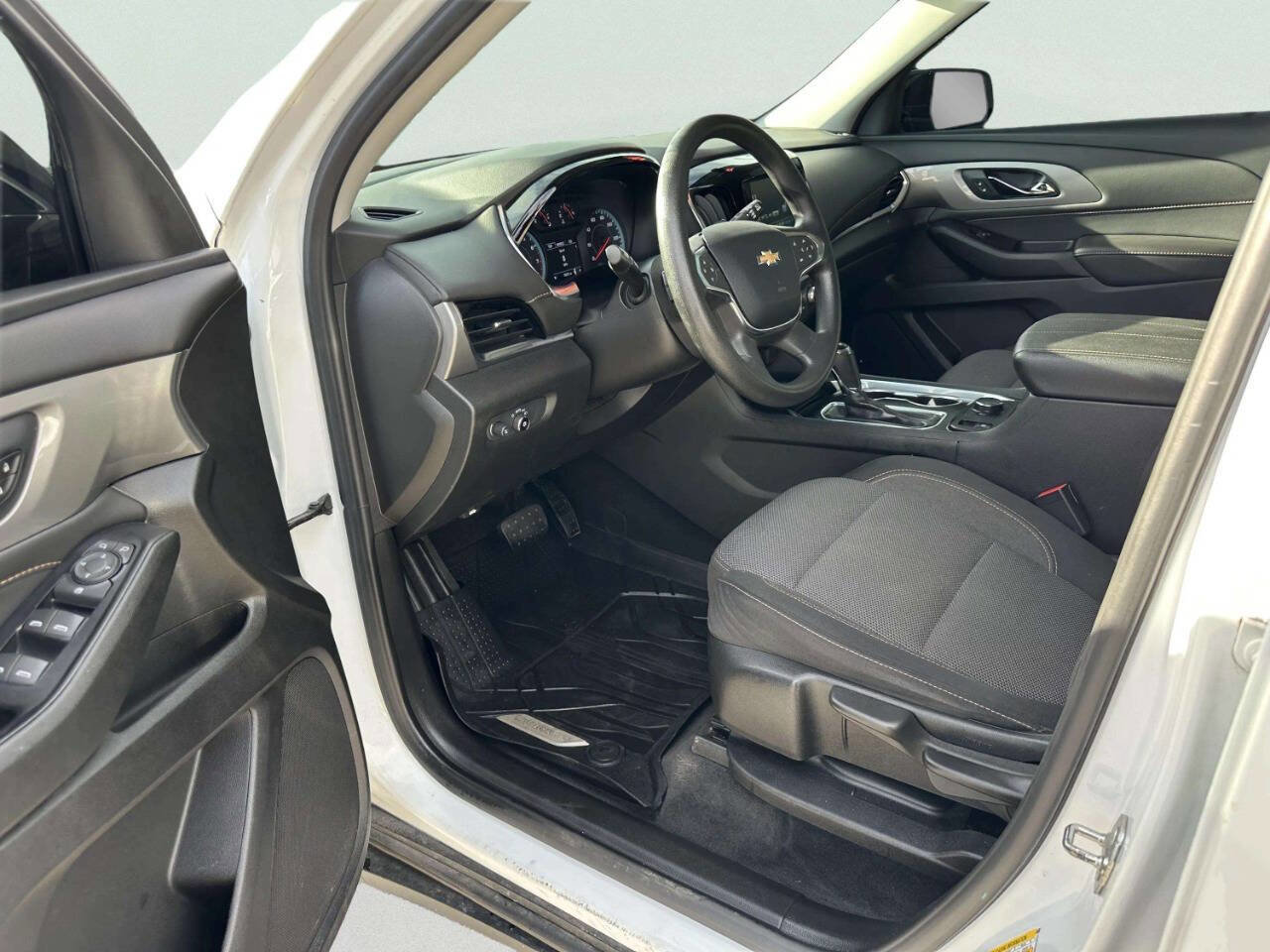 Used 2019 Chevrolet Traverse LS AWD/4WD image 12