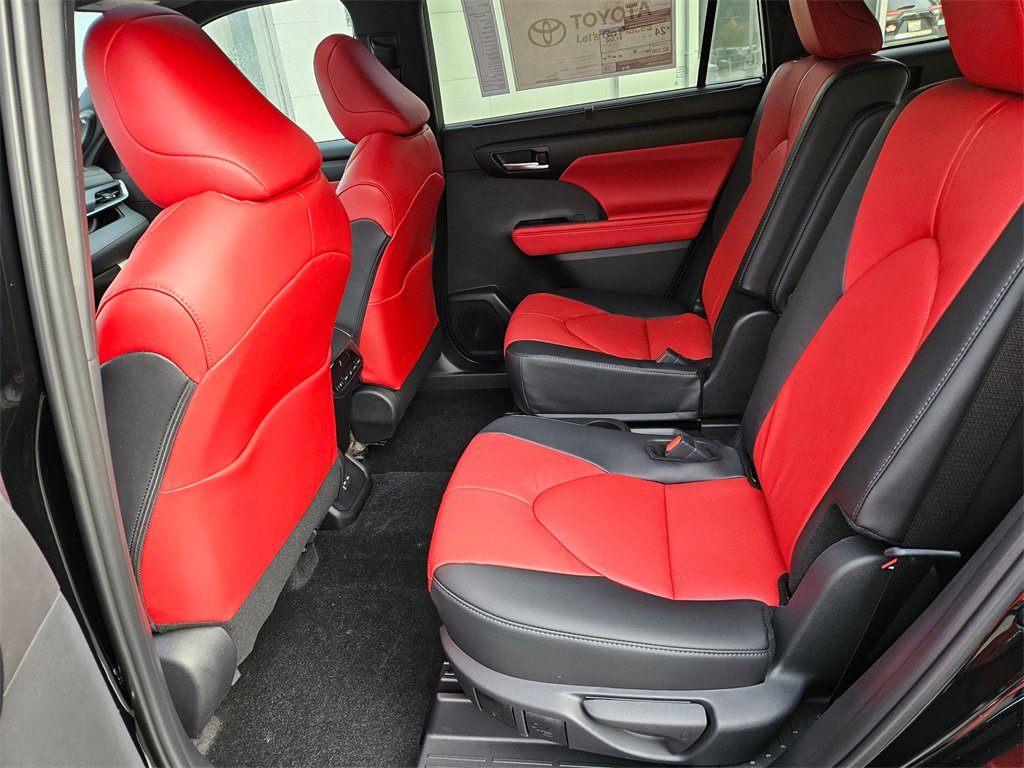 New 2025 Toyota Highlander XSE image 15