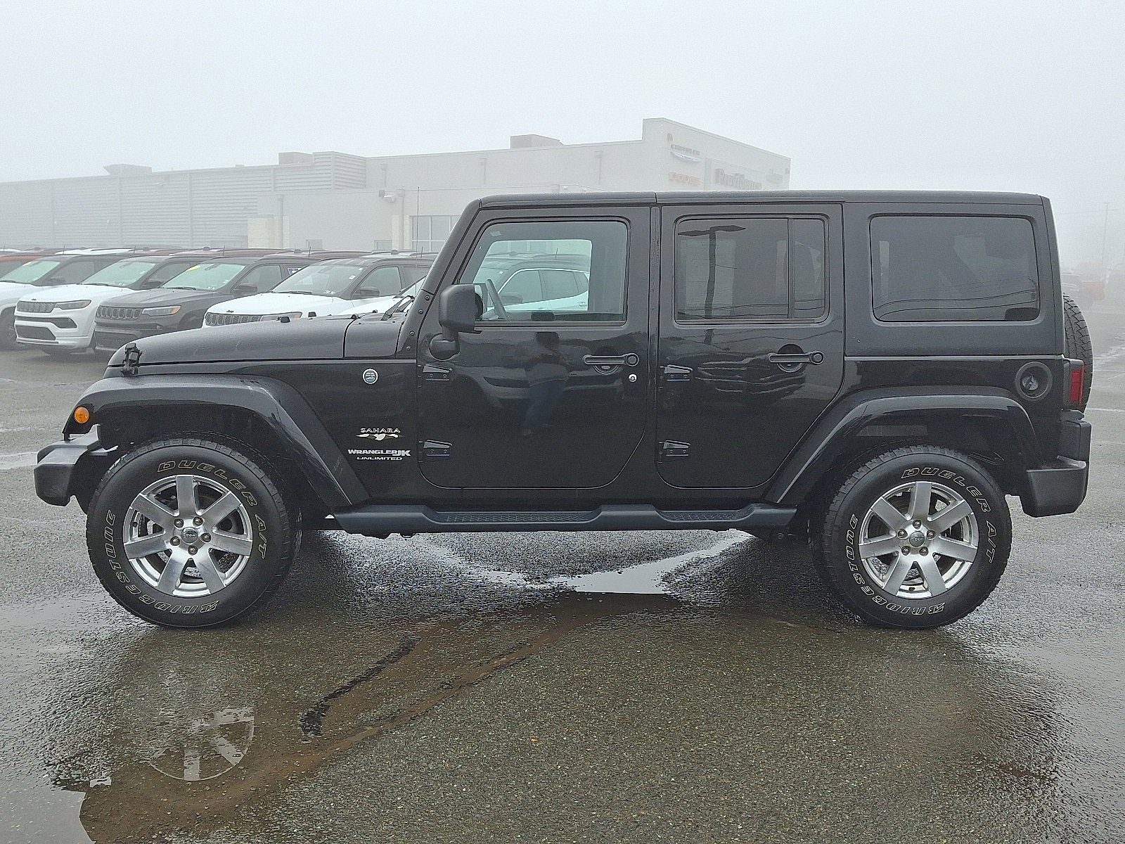 Used 2018 Jeep Wrangler Unlimited Sahara w/ Connectivity Group image 4