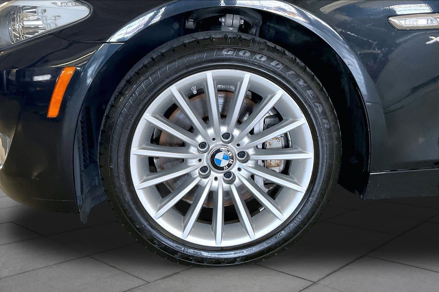 Used 2012 BMW 535i xDrive Sedan AWD/4WD image 9