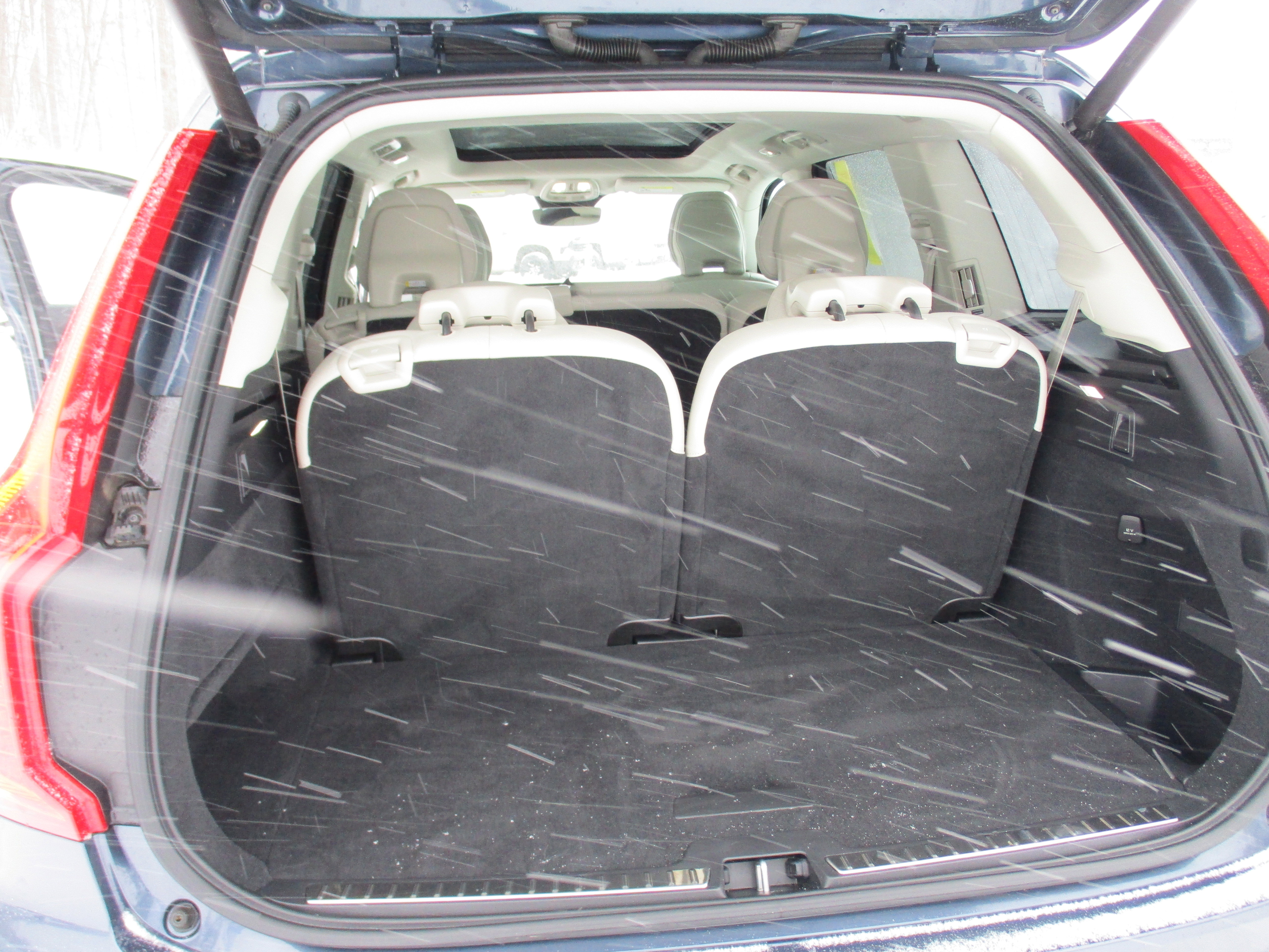 Certified 2023 Volvo XC90 B5 Core w/ Climate Package image 13