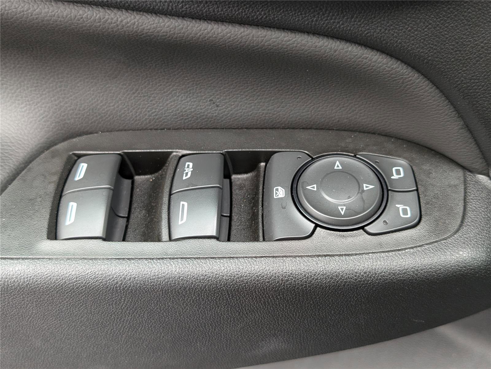 Used 2023 Chevrolet Equinox LT image 18