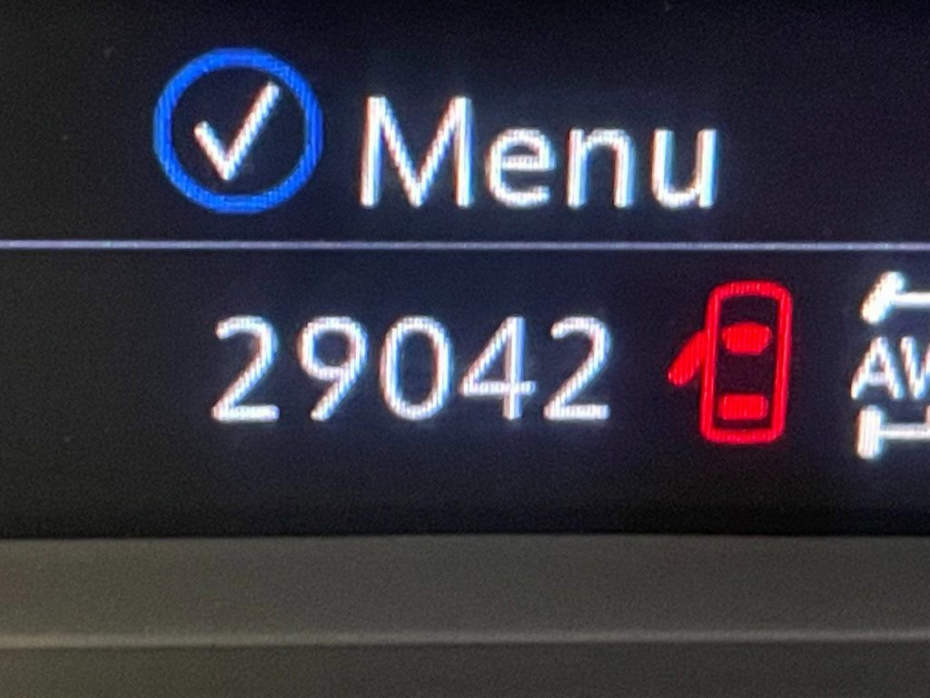 Used 2021 Cadillac XT5 Premium Luxury w/ LPO, Floor Liner Package image 18