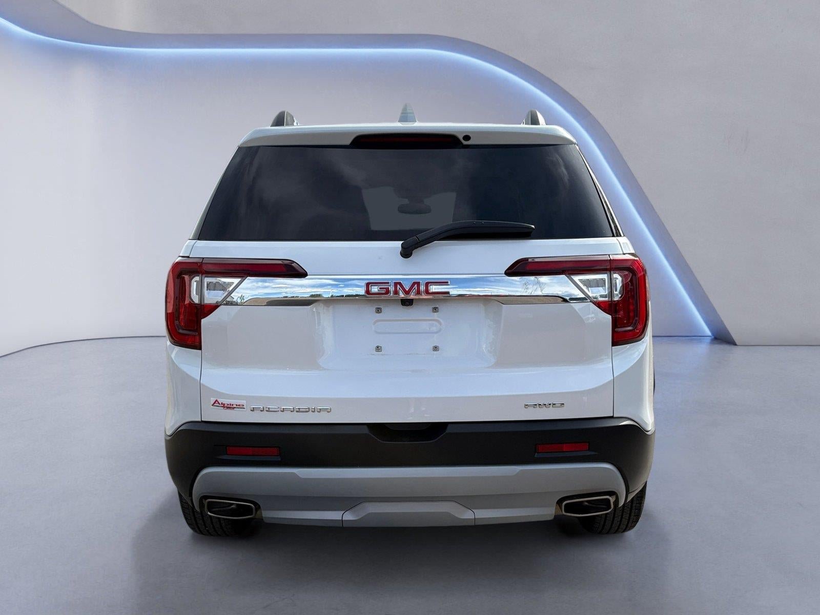 Certified 2023 GMC Acadia SLT w/ Technology Package AWD/4WD image 4