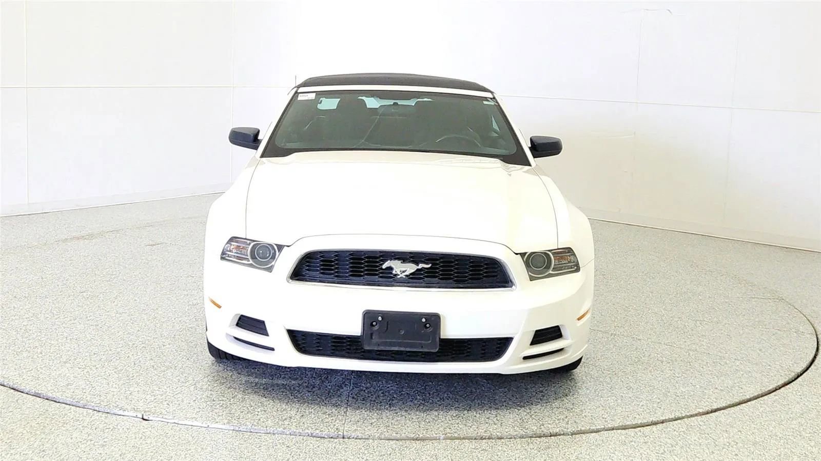 Used 2013 Ford Mustang Convertible RWD image 2
