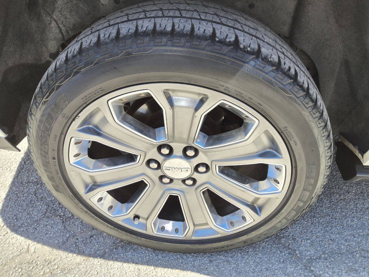Used 2015 GMC Yukon XL Denali w/ Touring Package RWD image 39