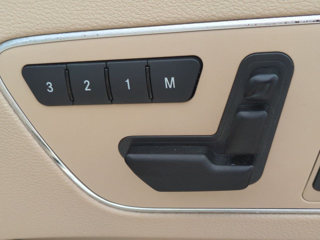 Used 2010 Mercedes-Benz E 350 Sedan image 42