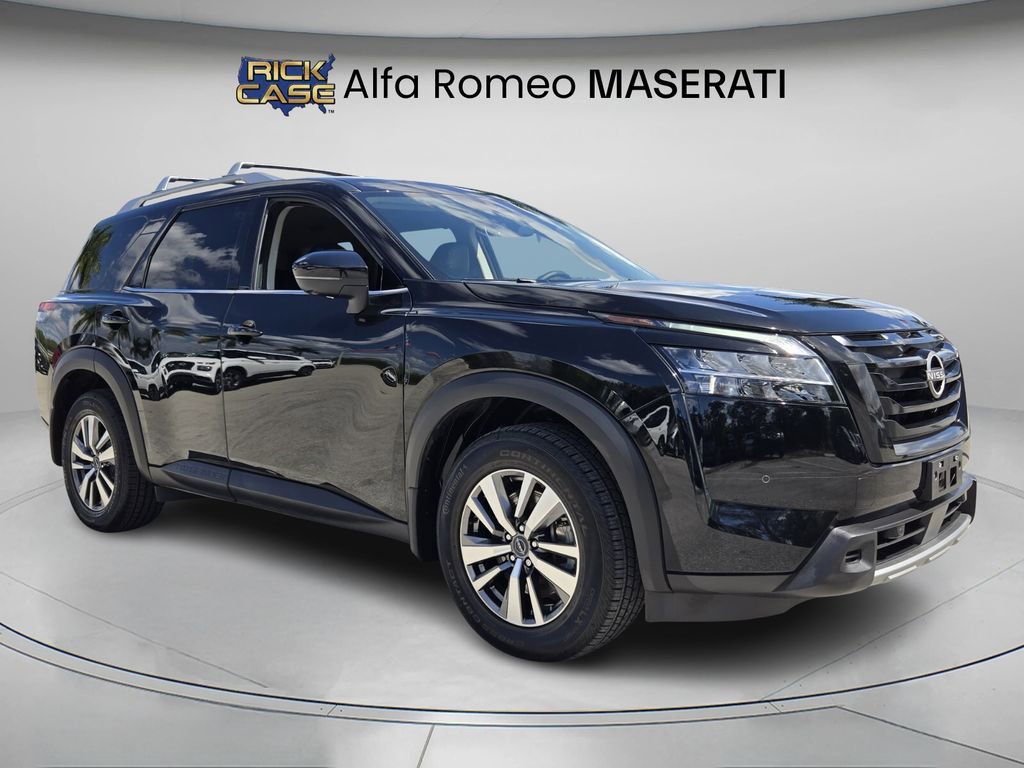 Used 2023 Nissan Pathfinder SL w/ Black Appearance Package image 8