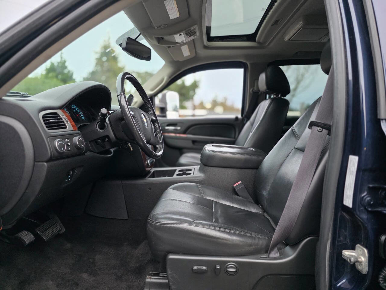 Used 2011 Chevrolet Silverado 3500 LTZ image 35