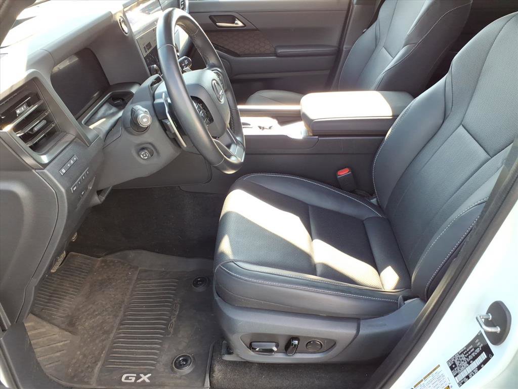 Used 2024 Lexus GX 550 w/ Accessory Package (2T) AWD/4WD image 5