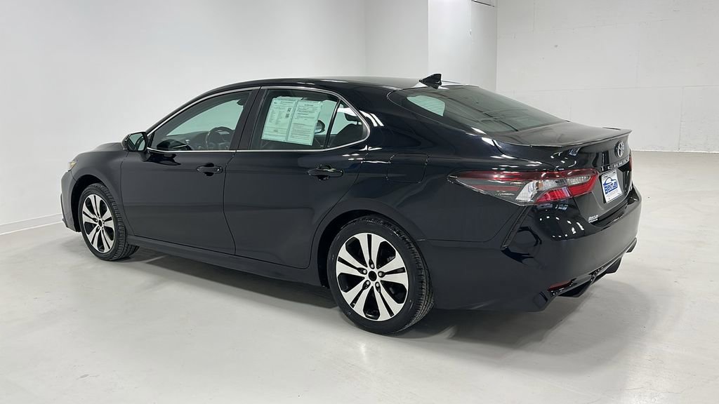Used 2021 Toyota Camry SE image 4