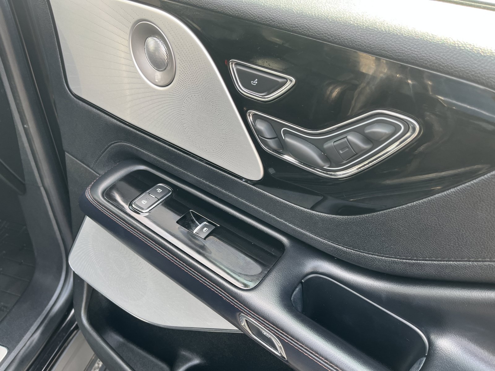 Used 2020 Lincoln Aviator Reserve w/ Equipment Group 202A AWD/4WD image 22