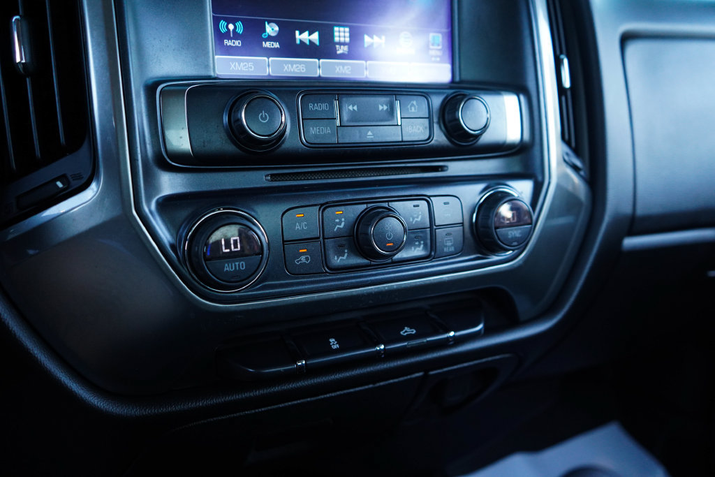 Used 2018 Chevrolet Silverado 1500 LT w/ All Star Edition AWD/4WD image 27