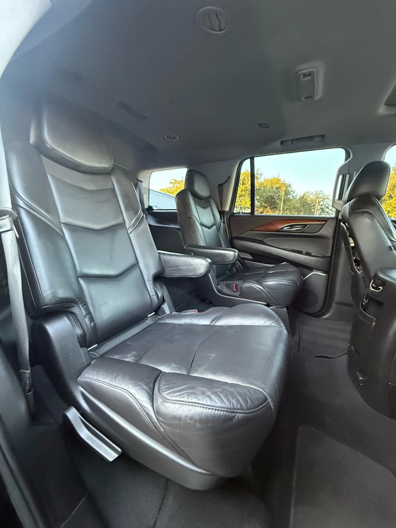 Used 2018 Cadillac Escalade Luxury RWD image 19