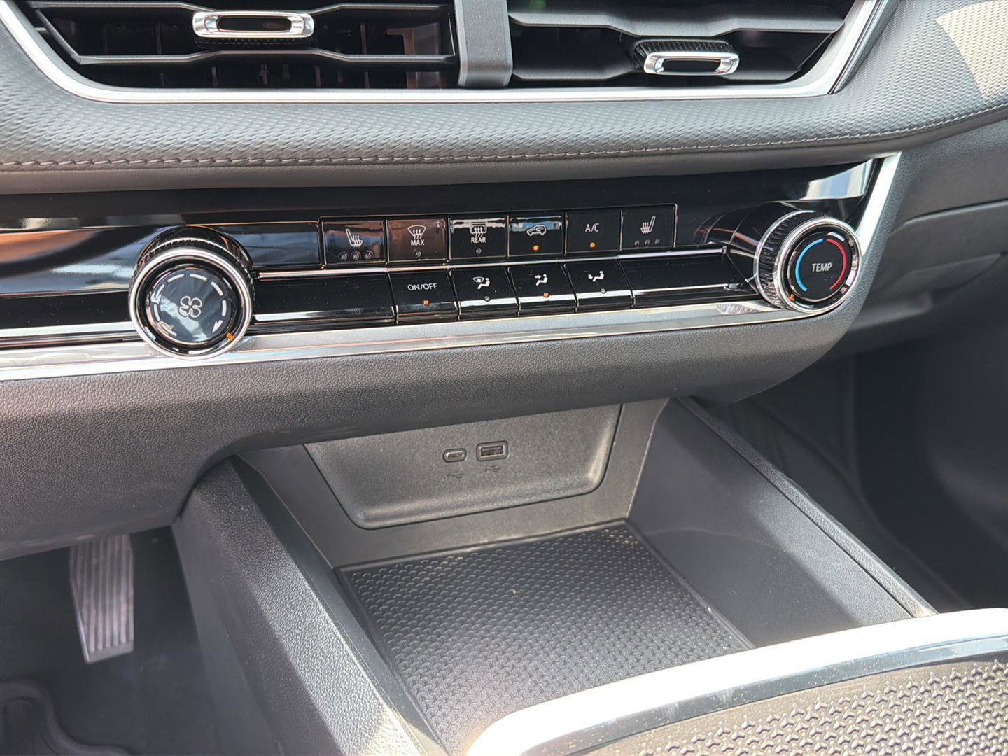 New 2026 Chevrolet Equinox LT w/ Midnight Edition FWD image 26