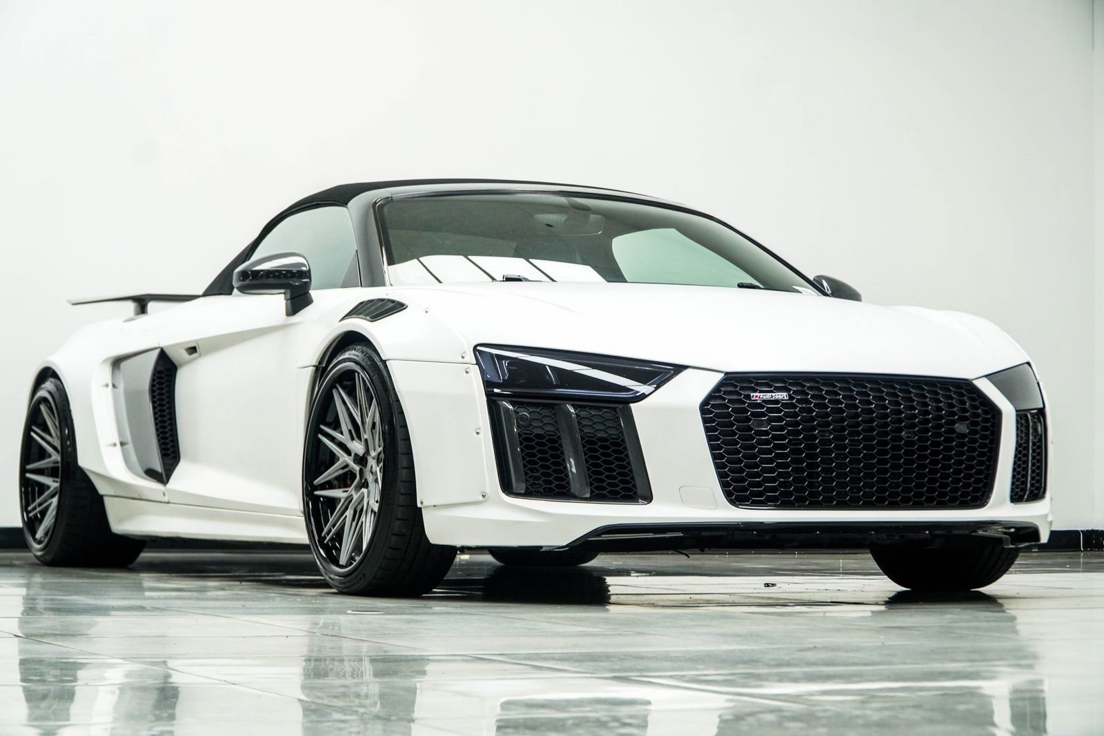 Used 2018 Audi R8 V10 AWD/4WD image 11