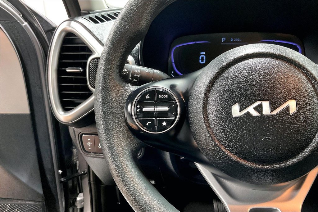 Used 2025 Kia Soul LX w/ LX Technology Package FWD image 23
