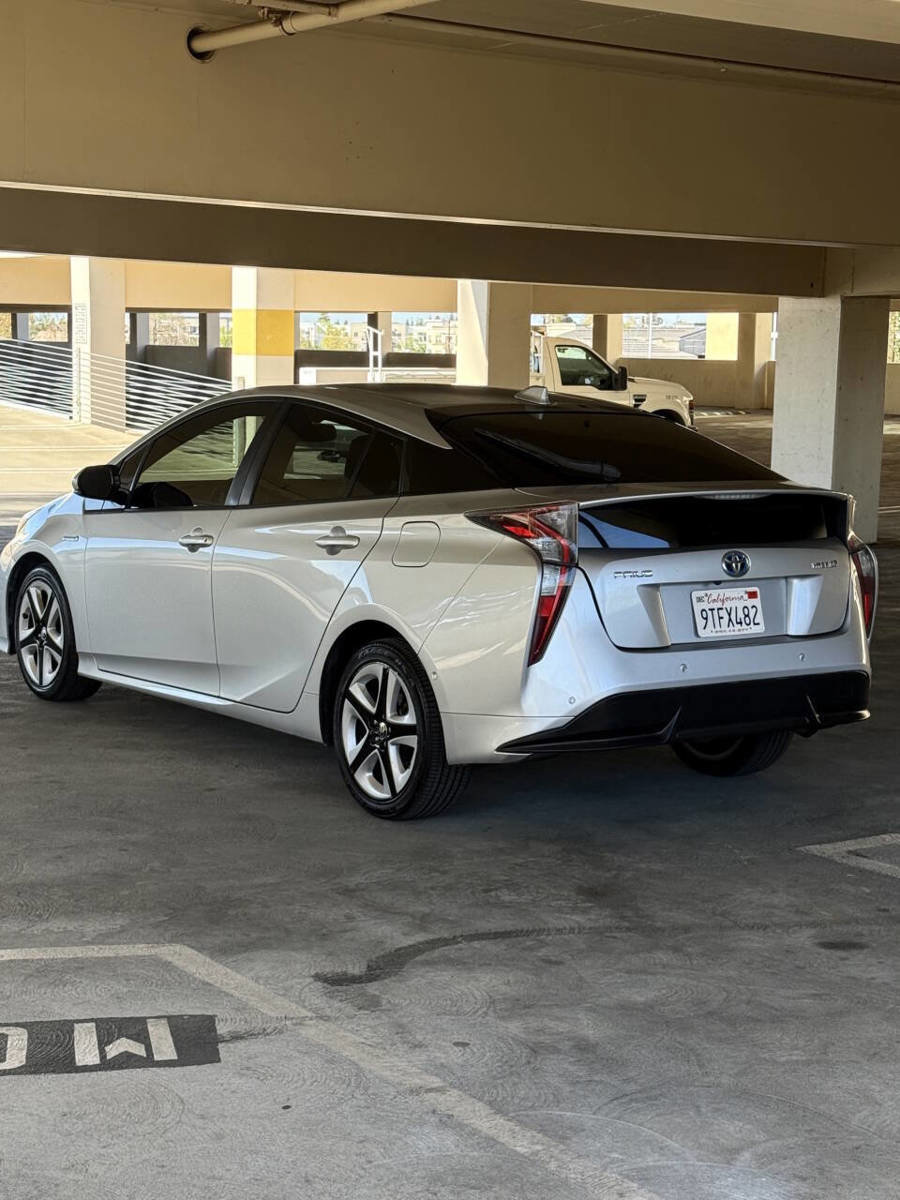 Used 2017 Toyota Prius Four Touring w/ Premium Convenience Package image 5