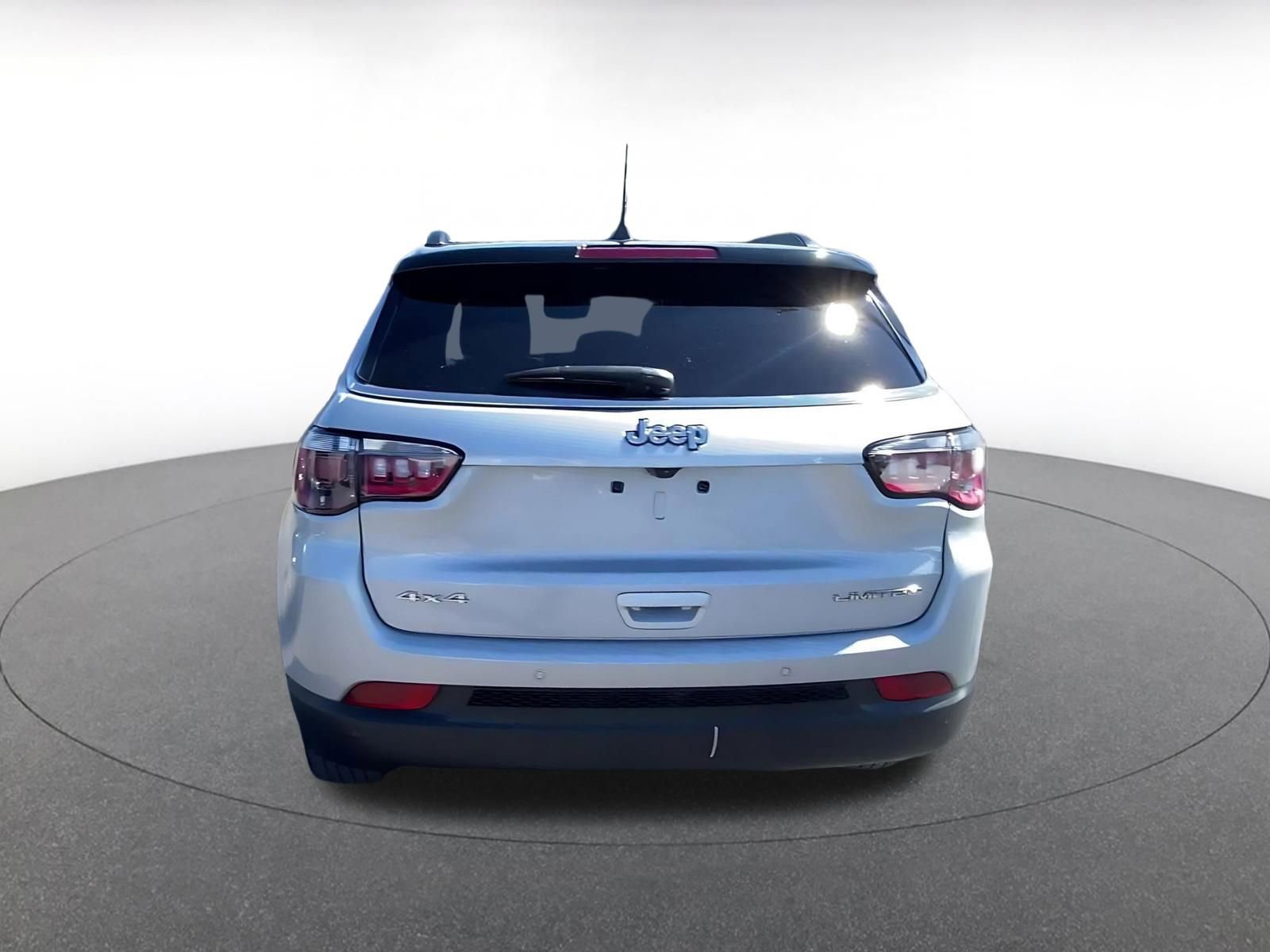 Used 2025 Jeep Compass Limited AWD/4WD image 12