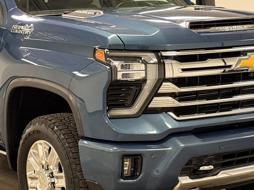 Used 2024 Chevrolet Silverado 2500 High Country w/ High Country Premium Package image 5