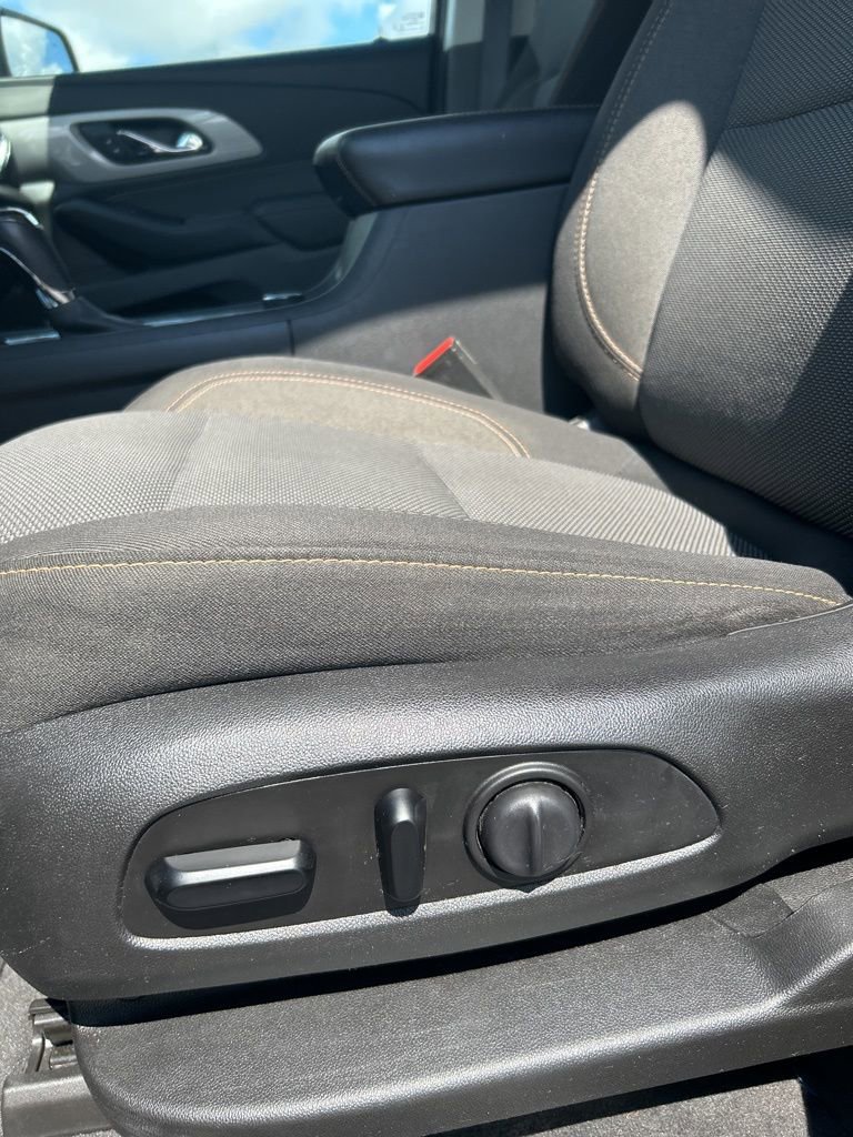 Used 2020 Chevrolet Traverse LT FWD image 29