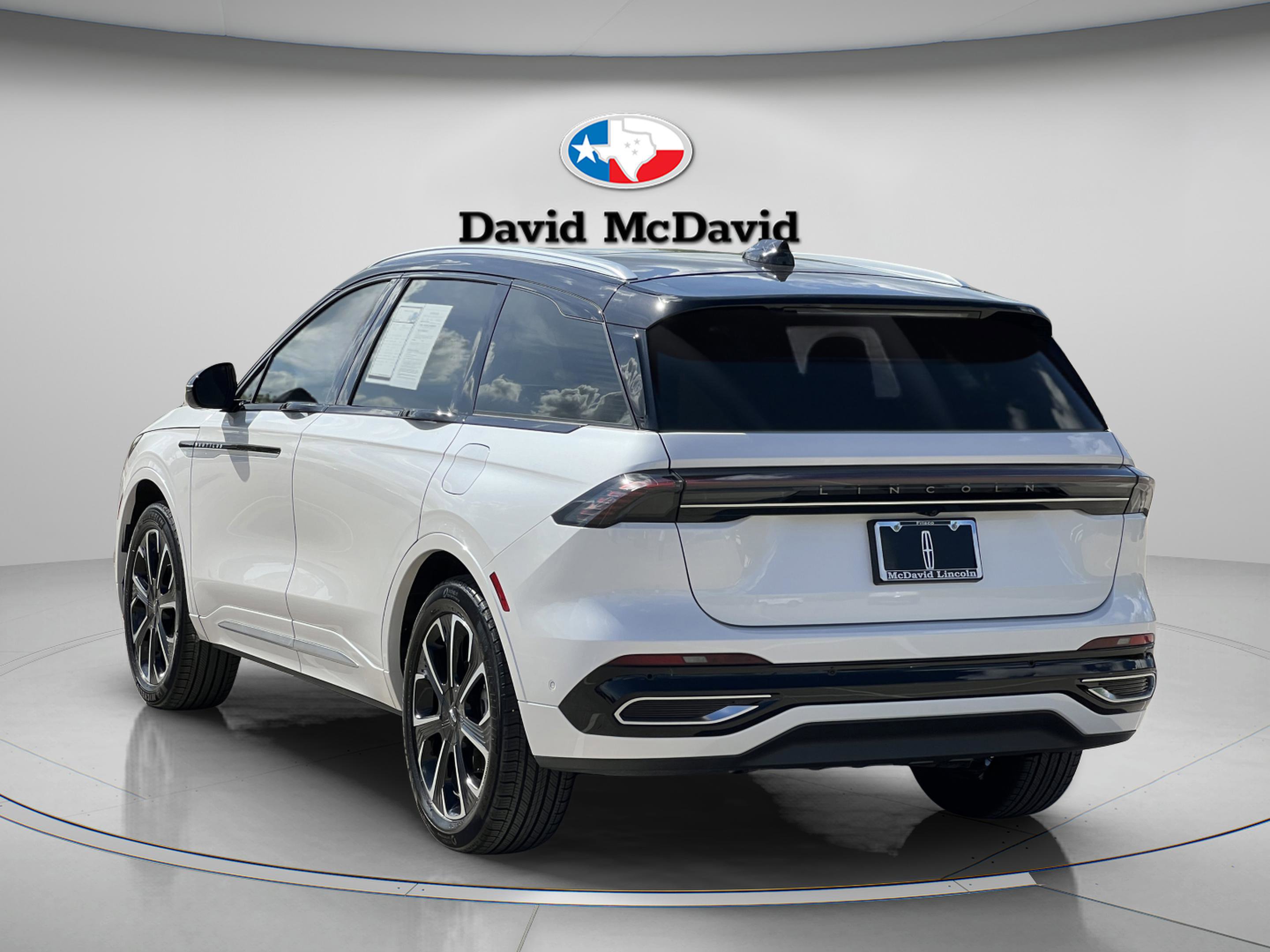 Used 2024 Lincoln Nautilus Reserve w/ Equipment Group 202A image 5