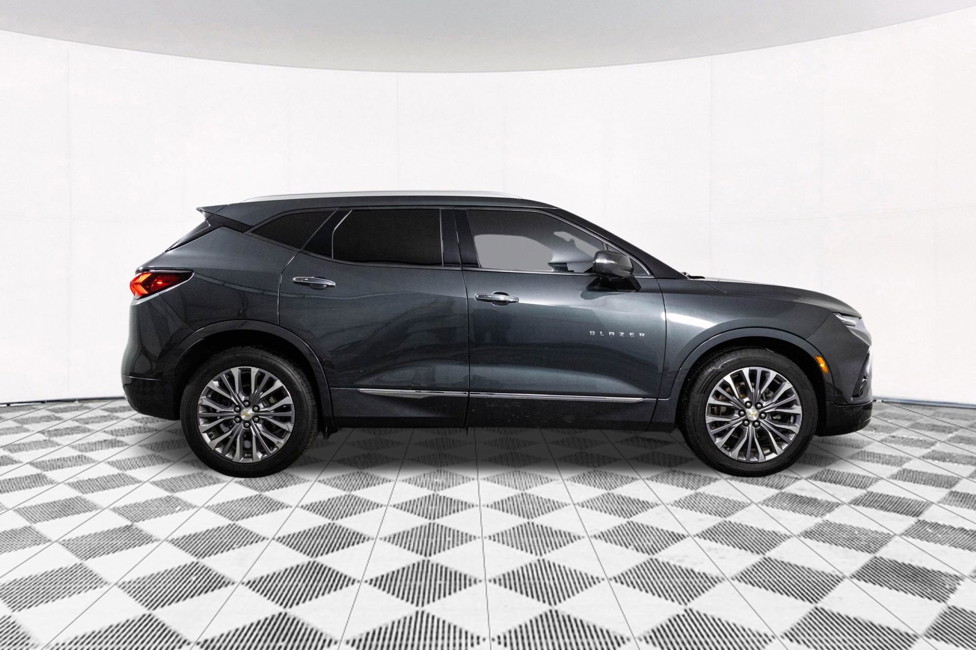 Used 2020 Chevrolet Blazer Premier w/ Driver Confidence II Package image 17