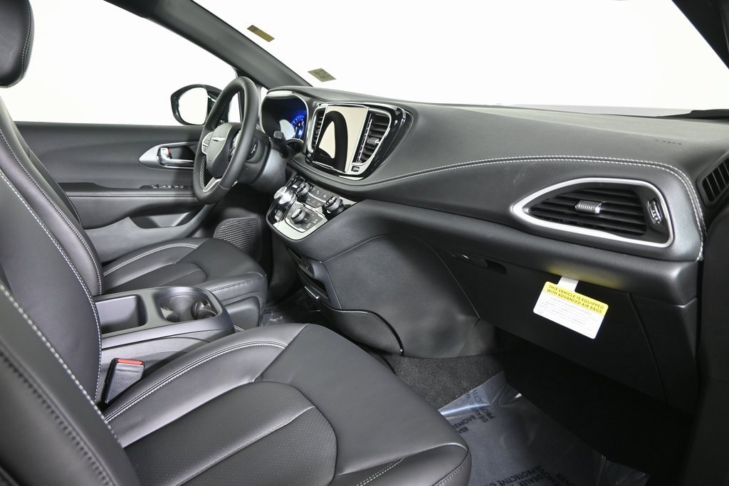 New 2026 Chrysler Pacifica Select image 14