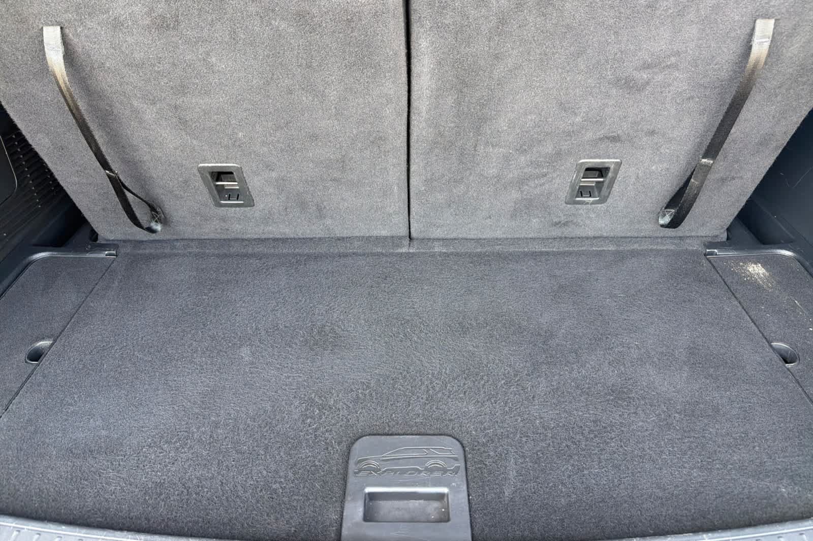 Used 2023 Ford Explorer XLT AWD/4WD image 16