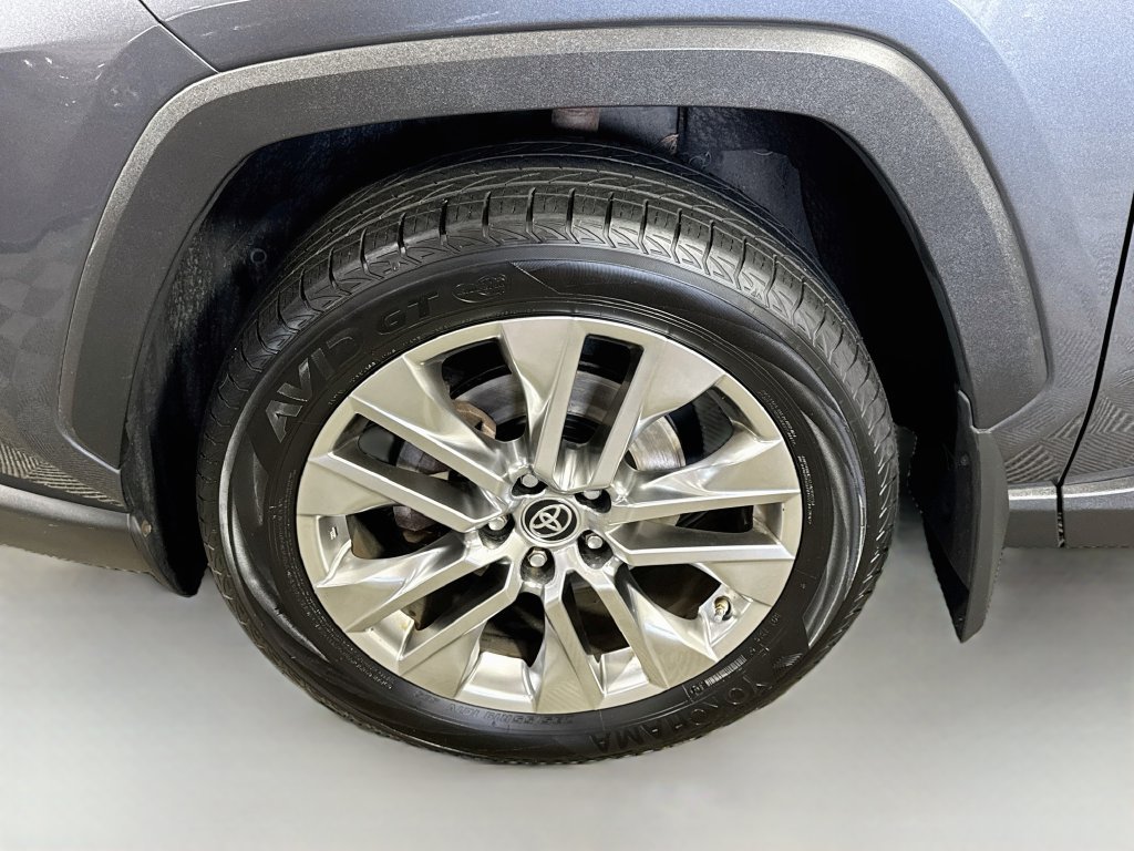 Used 2019 Toyota RAV4 XLE Premium w/ Cold Weather Package AWD/4WD image 4