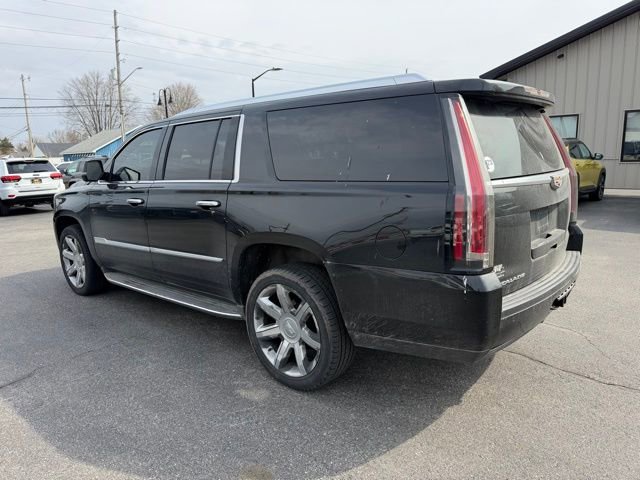 Used 2016 Cadillac Escalade ESV Luxury image 3