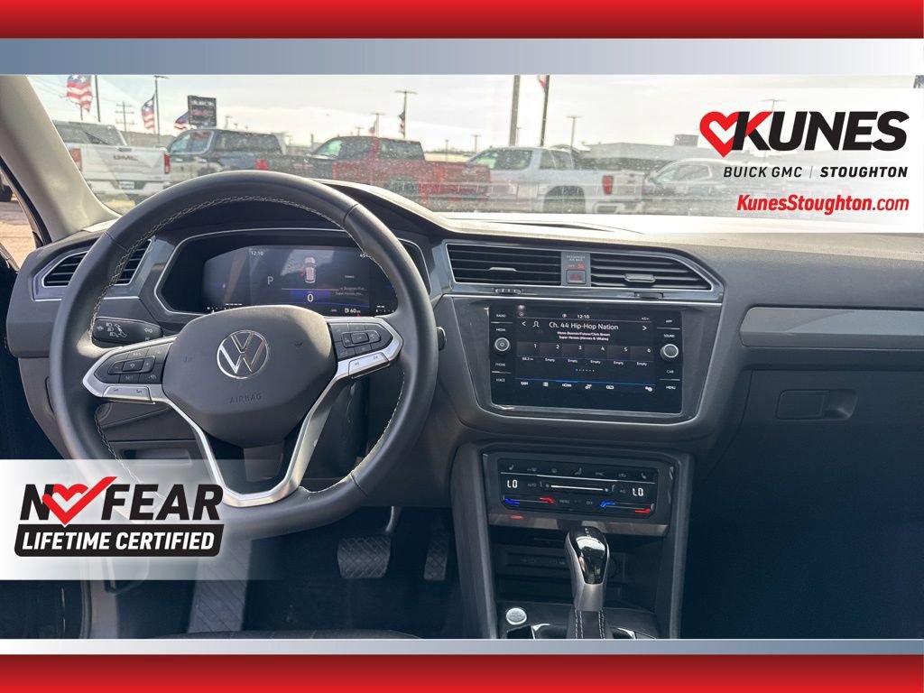 Used 2024 Volkswagen Tiguan SE image 40