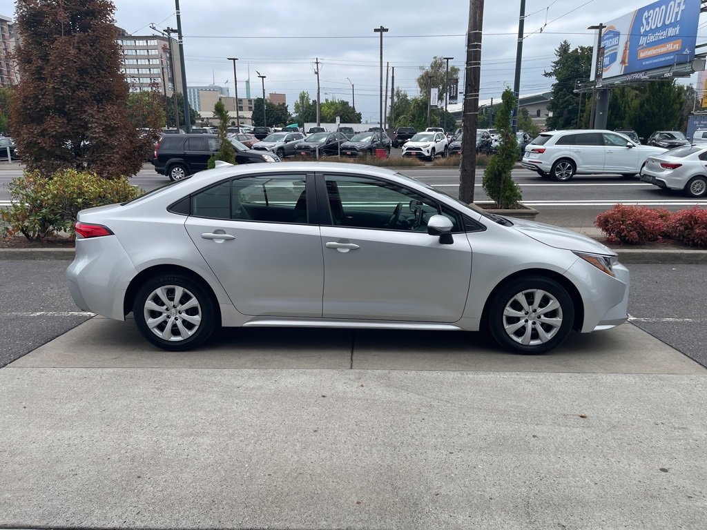 Used 2021 Toyota Corolla LE image 32
