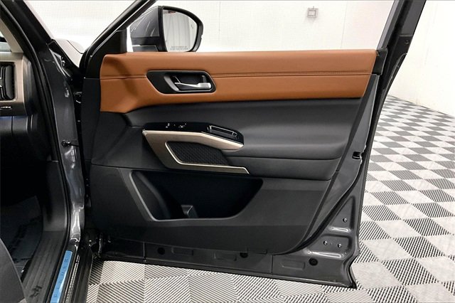 New 2025 Nissan Pathfinder Platinum w/ Cargo Package image 35