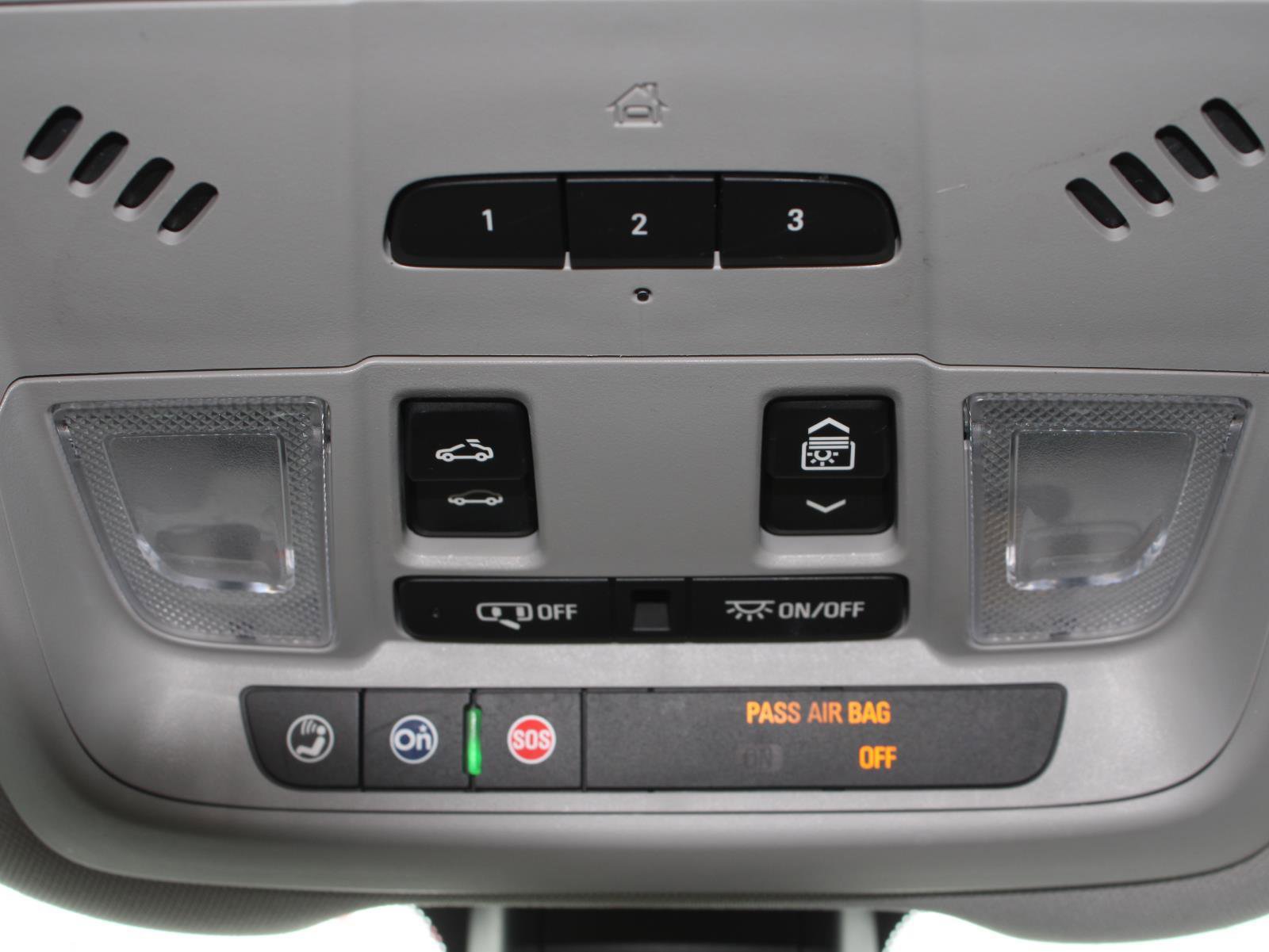 Used 2019 Chevrolet Equinox LT w/ Sun & Navigation Package image 12