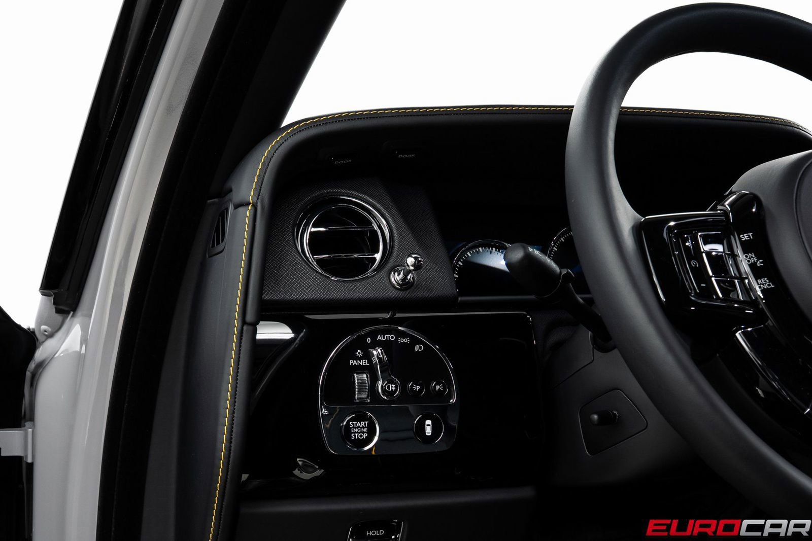 Used 2024 Rolls-Royce Cullinan AWD/4WD image 28