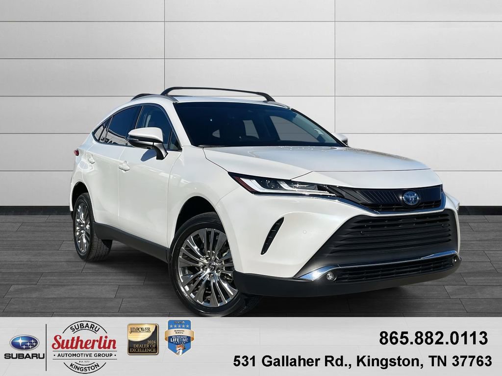 Used 2024 Toyota Venza XLE image 1