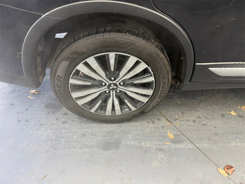 Used 2020 Mitsubishi Outlander ES image 34