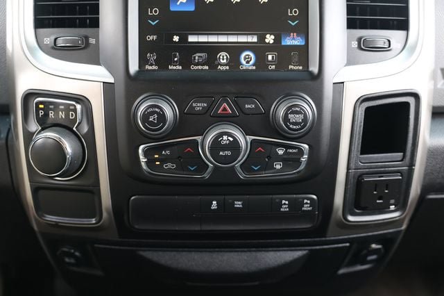 Used 2017 RAM 1500 SLT RWD image 32