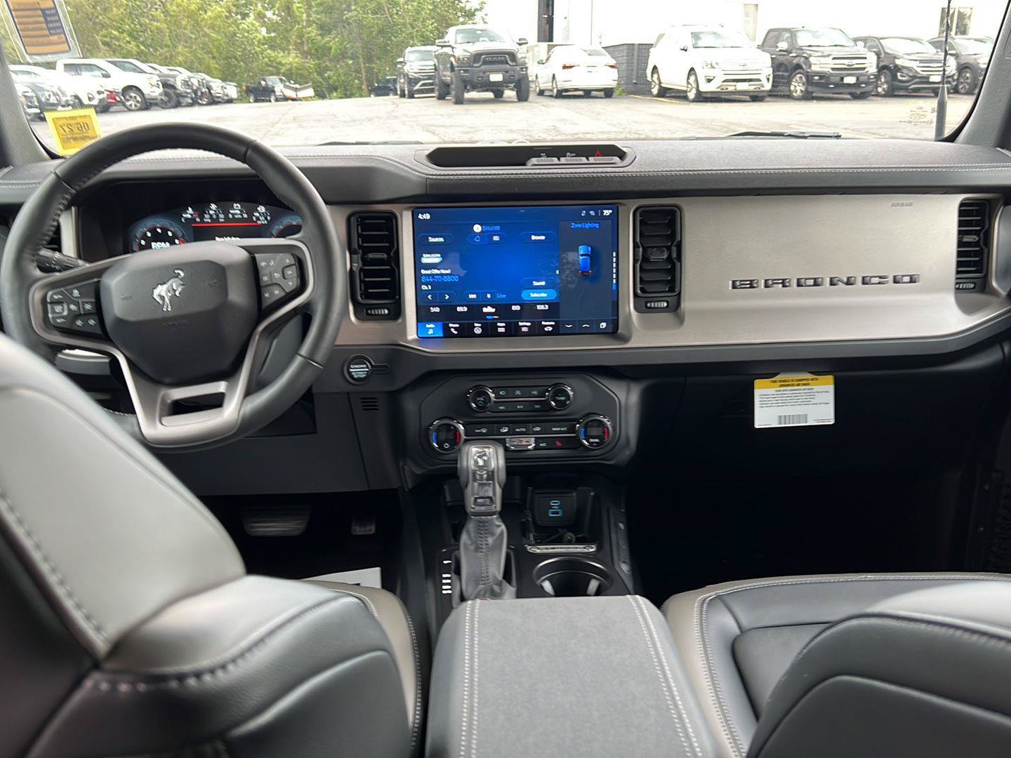 Used 2025 Ford Bronco Outer Banks AWD/4WD image 2