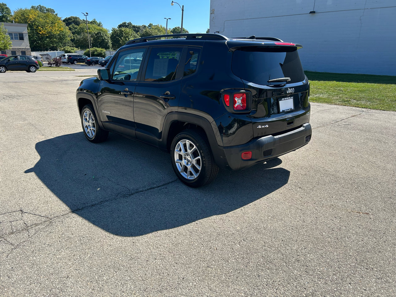 Used 2020 Jeep Renegade Latitude w/ Cold Weather Group image 4