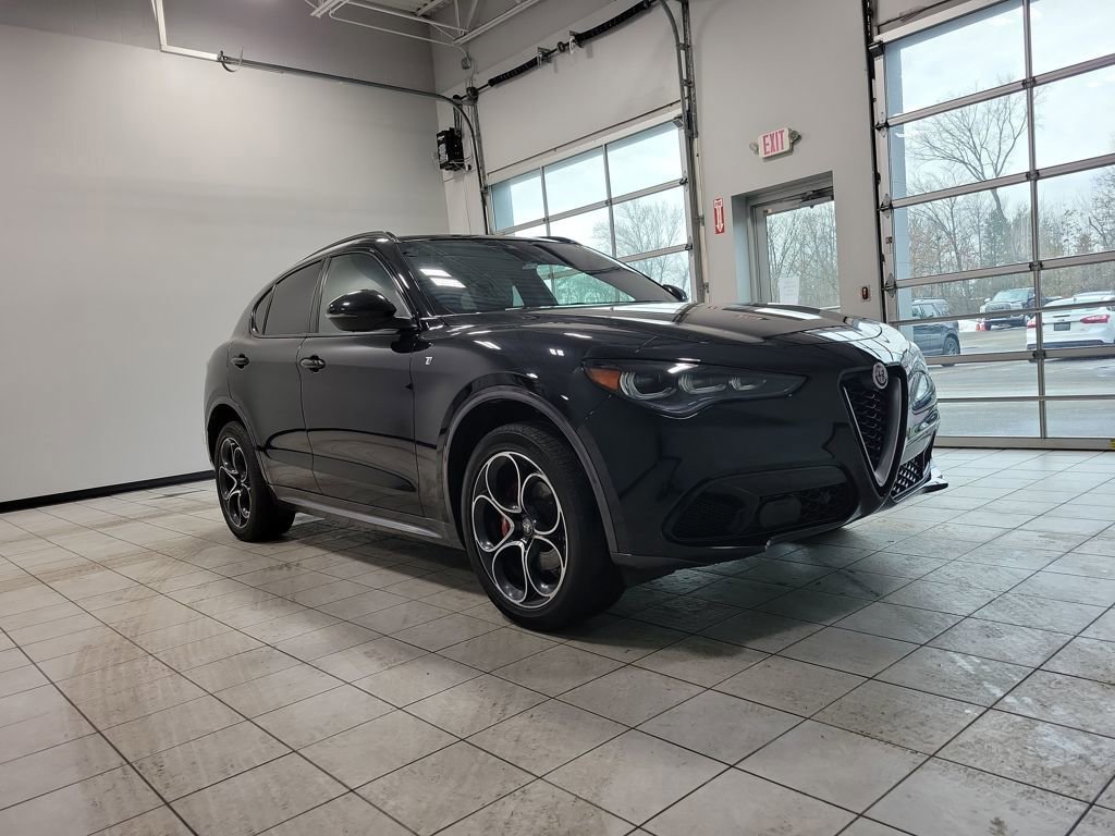 Used 2024 Alfa Romeo Stelvio Ti image 7