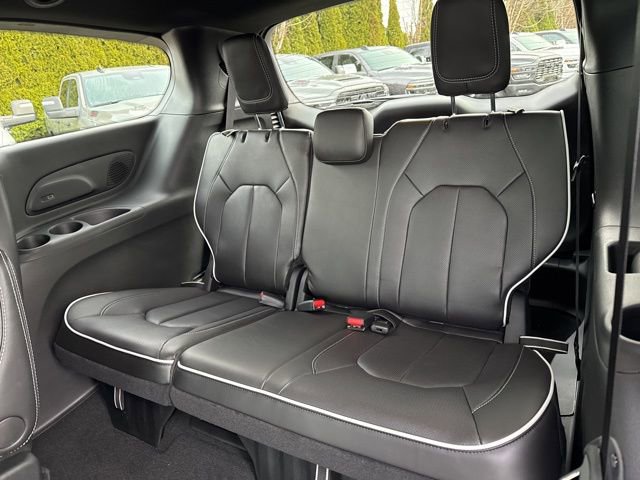 New 2026 Chrysler Pacifica Limited image 11