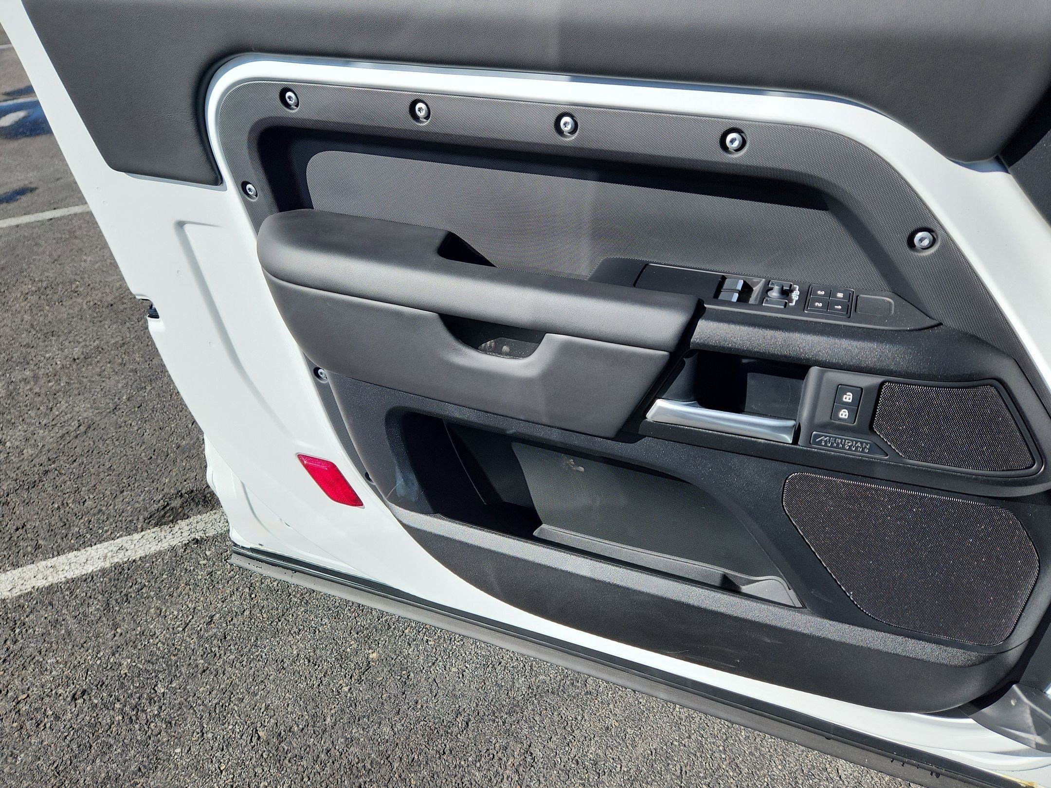 New 2026 Land Rover Defender 90 V8 image 10