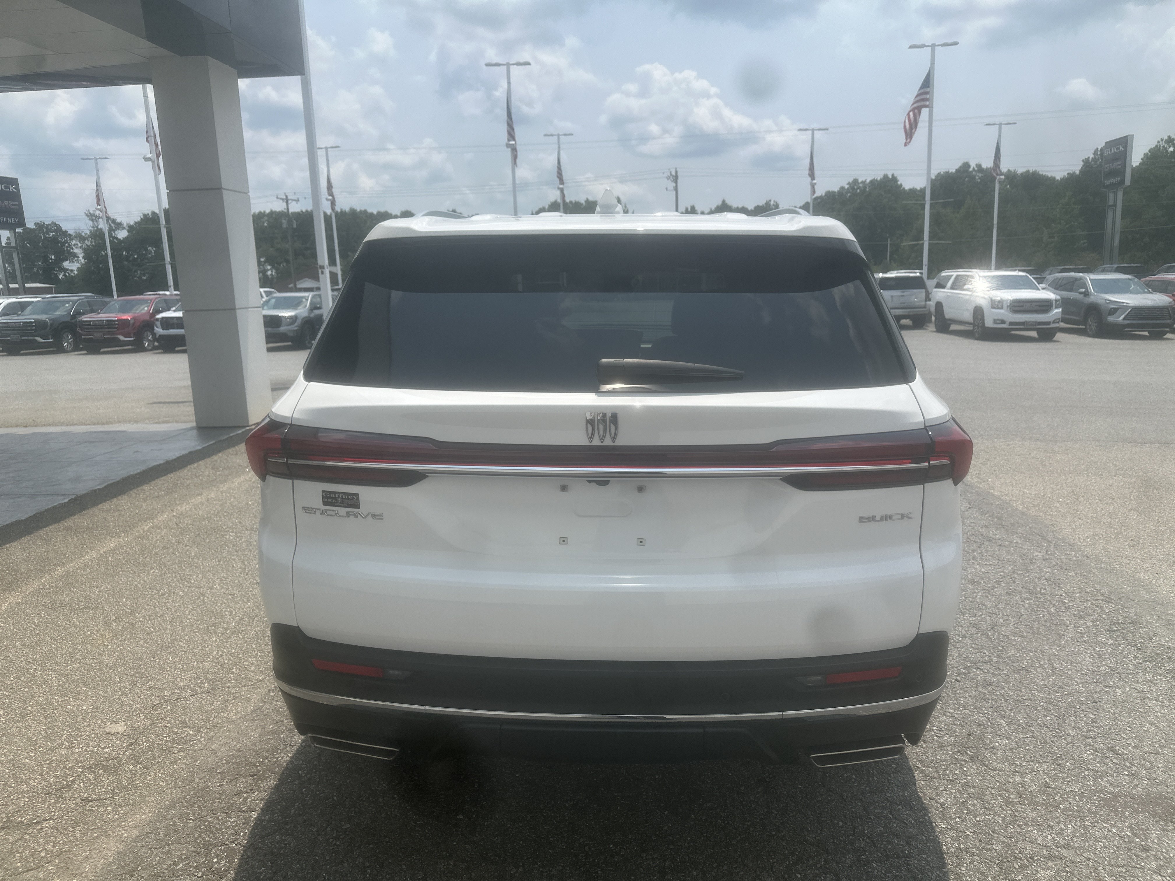Used 2025 Buick Enclave Preferred w/ Power Package FWD image 8