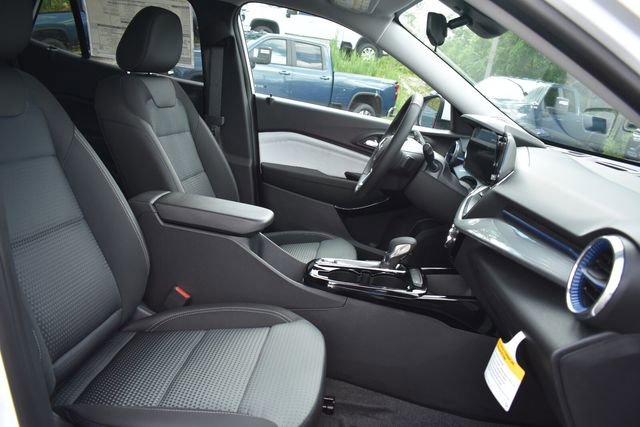 New 2026 Chevrolet Trax LT w/ LT Convenience Package FWD image 13