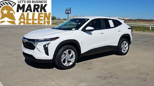 Used 2024 Chevrolet Trax LS w/ LS Convenience Package image 4