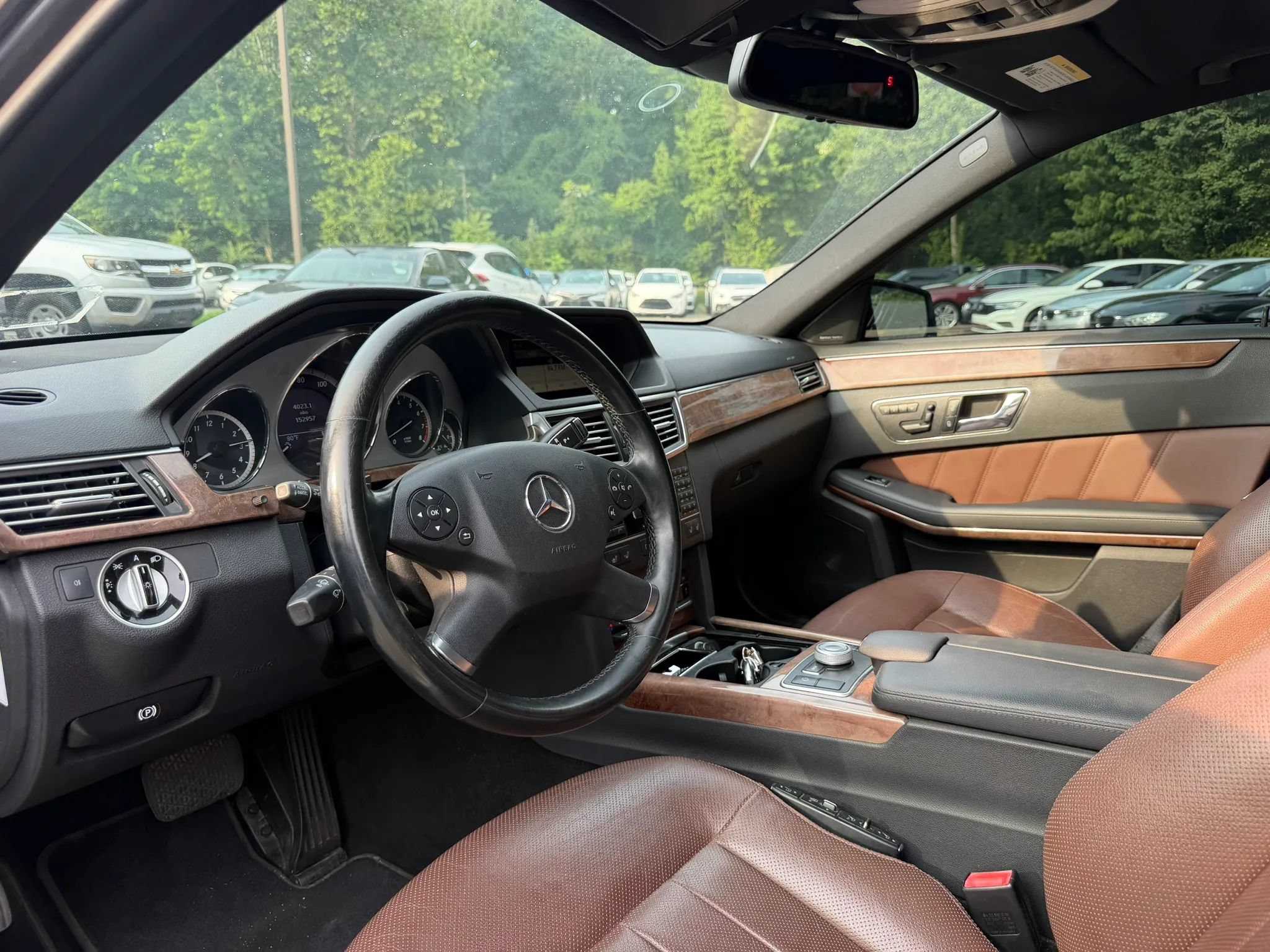 Used 2011 Mercedes-Benz E 550 4MATIC Sedan image 10