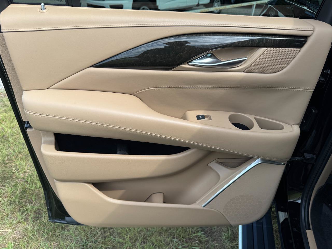 Used 2020 Cadillac Escalade ESV Platinum AWD/4WD image 25