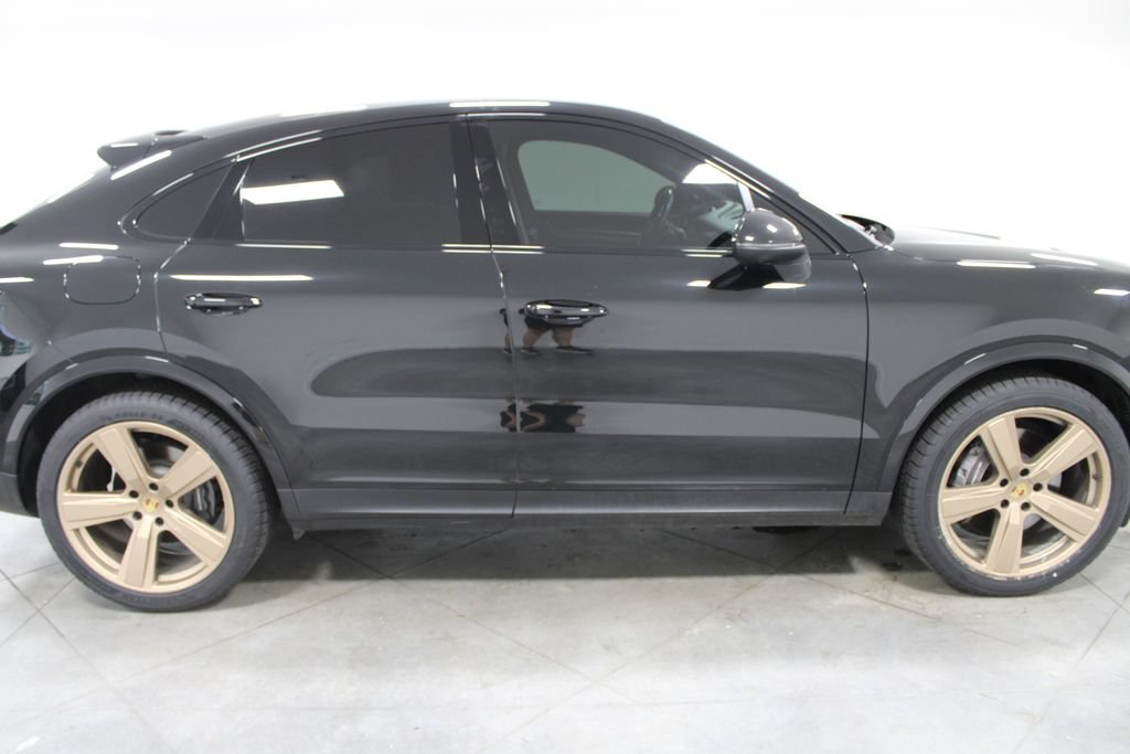Used 2024 Porsche Cayenne Coupe AWD/4WD image 11